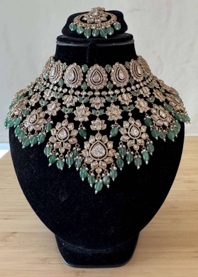 Sage Maharani Kundan Set
