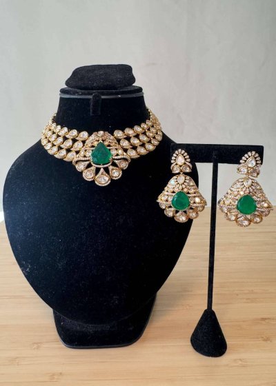 Emerald Tara Kundan Set