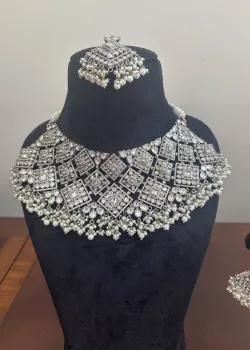Geometric Polki Bridal Set with Pearl Accents