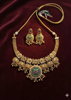 Gold Traditional Necklace Set
