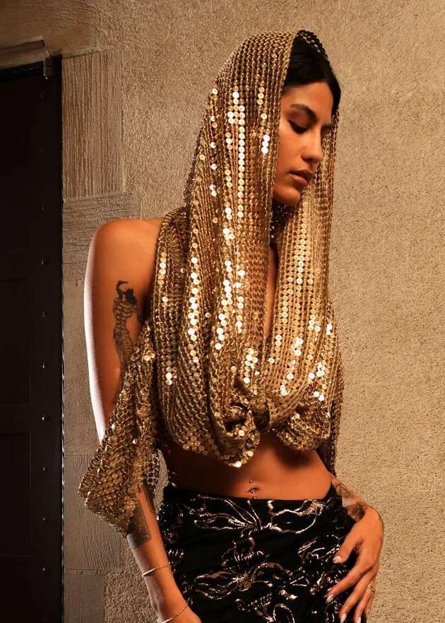 Sneha Gold Sequin Hooded Dupatta Top Image - 2