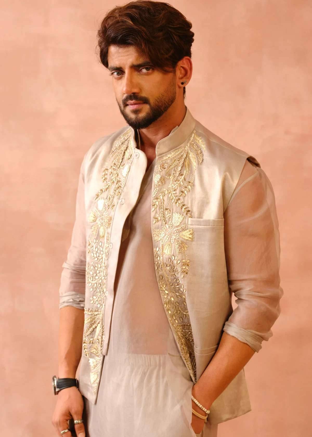 Beige & Gold Bagh Embroidered Bandi Set Image - 3
