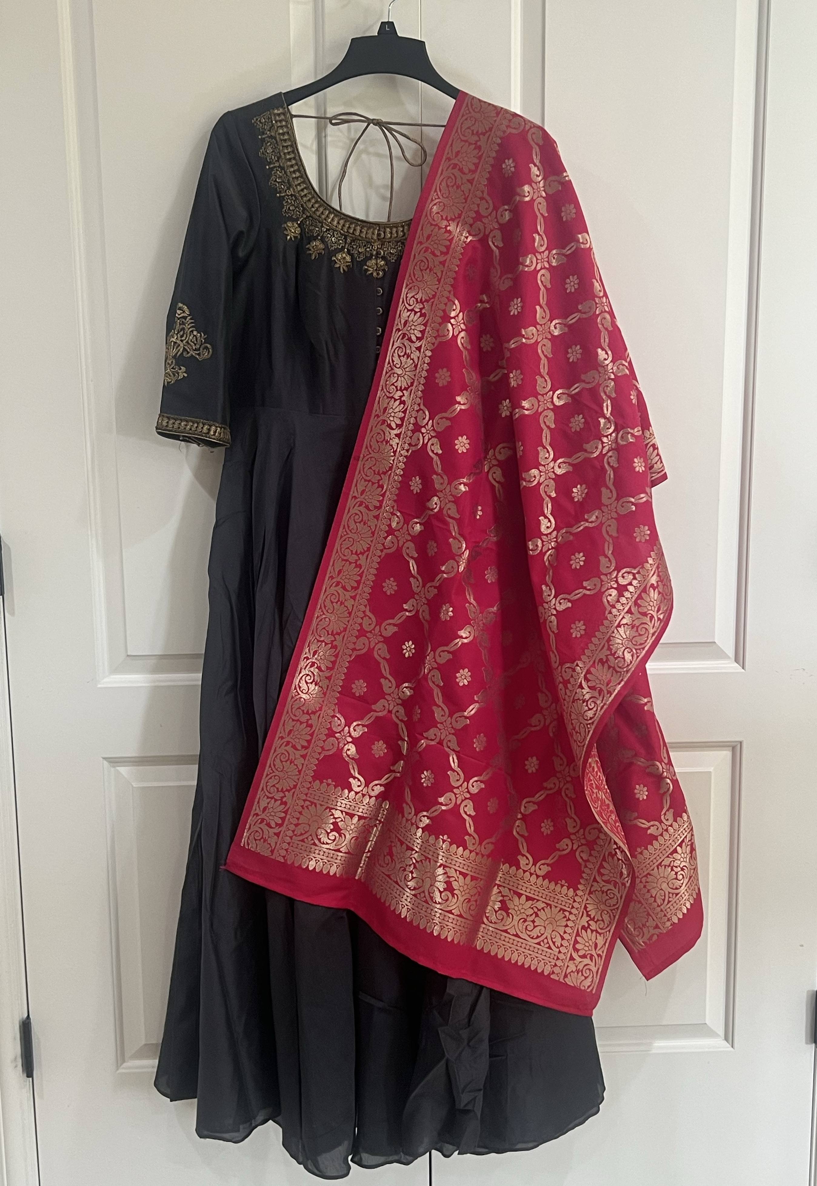 Black Kurta Set with Bandhani Dupatta Image - 0
