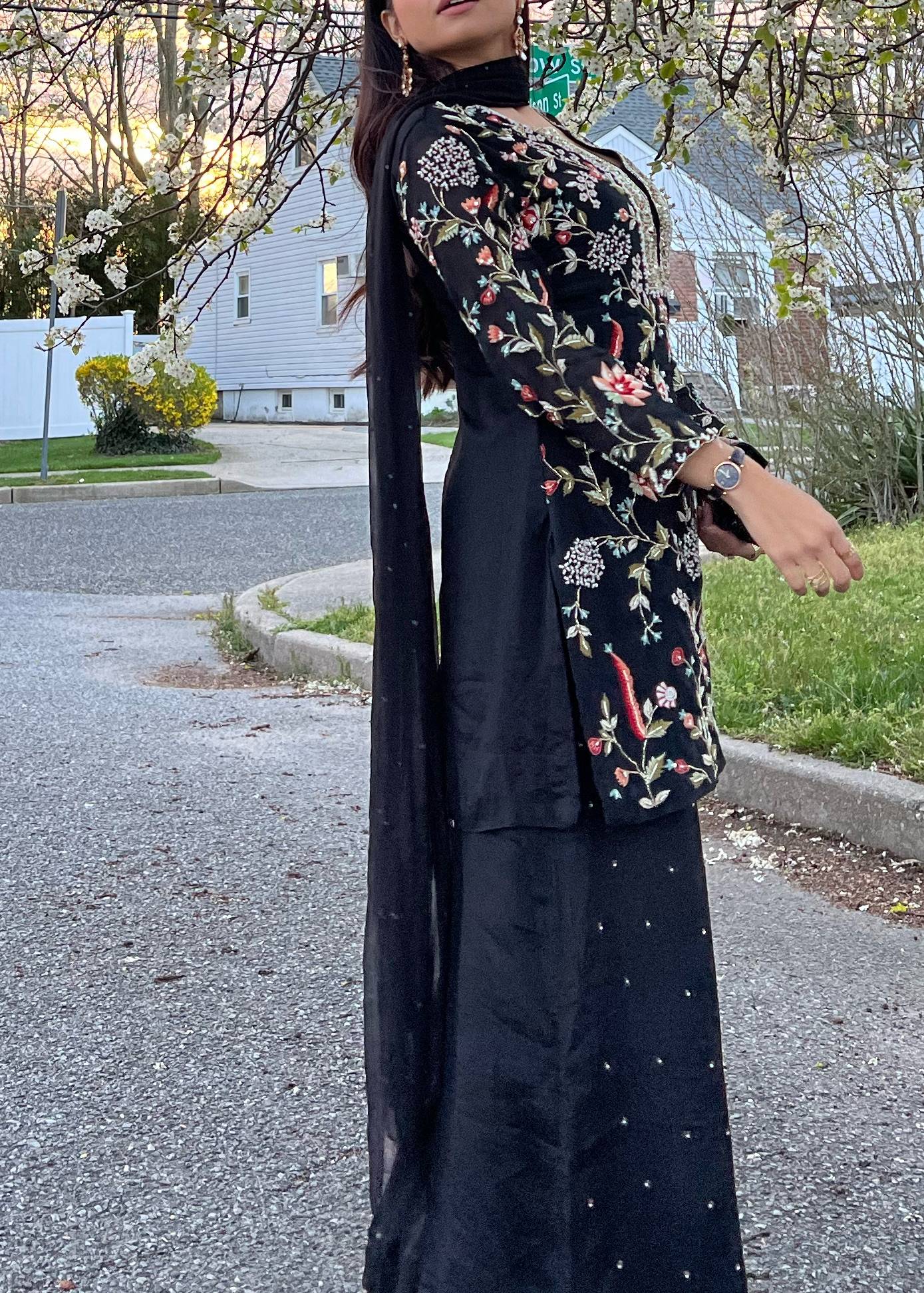 Black Floral Kurta Set Image - 3
