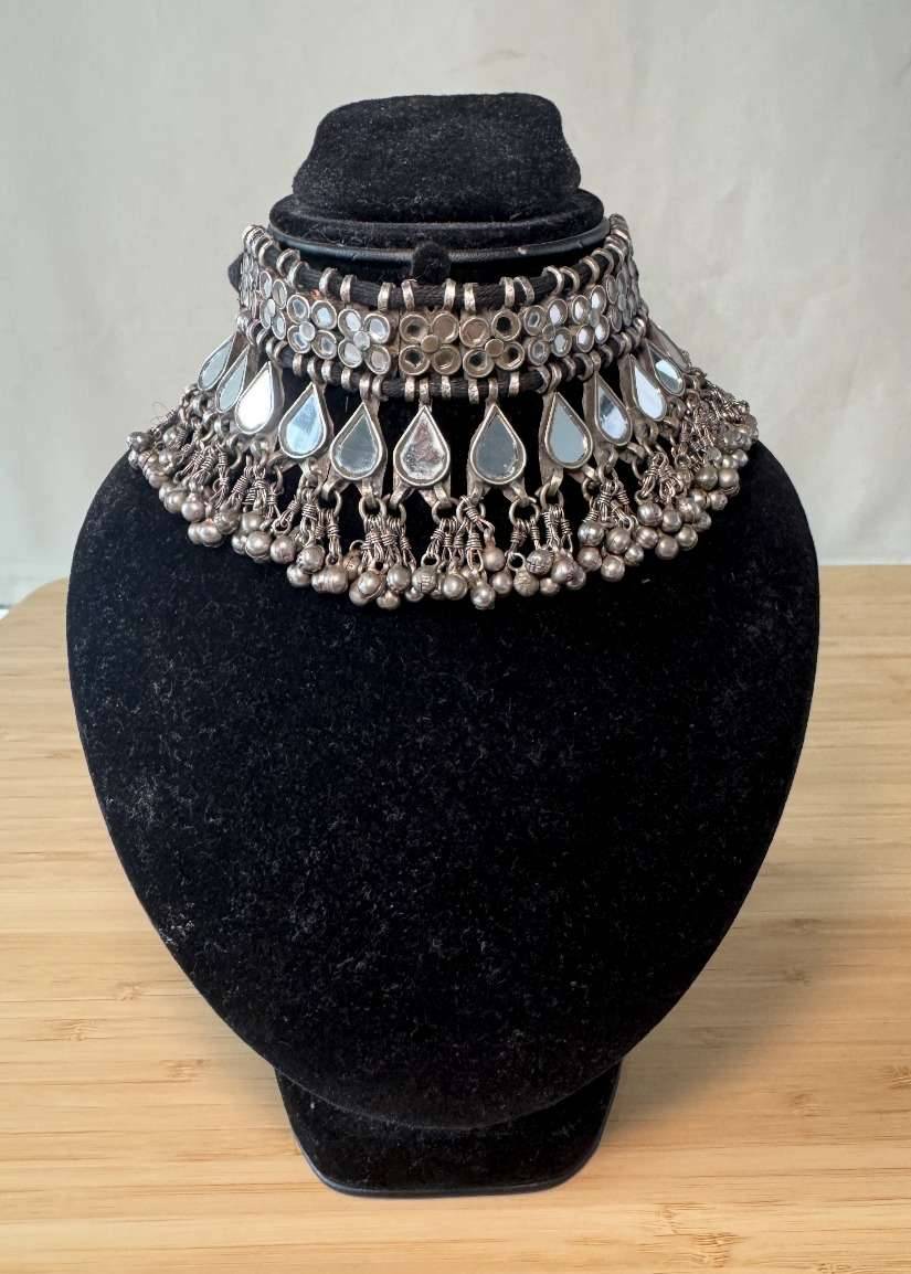 Oxidized Mirror Ghungroo Choker Image - 0