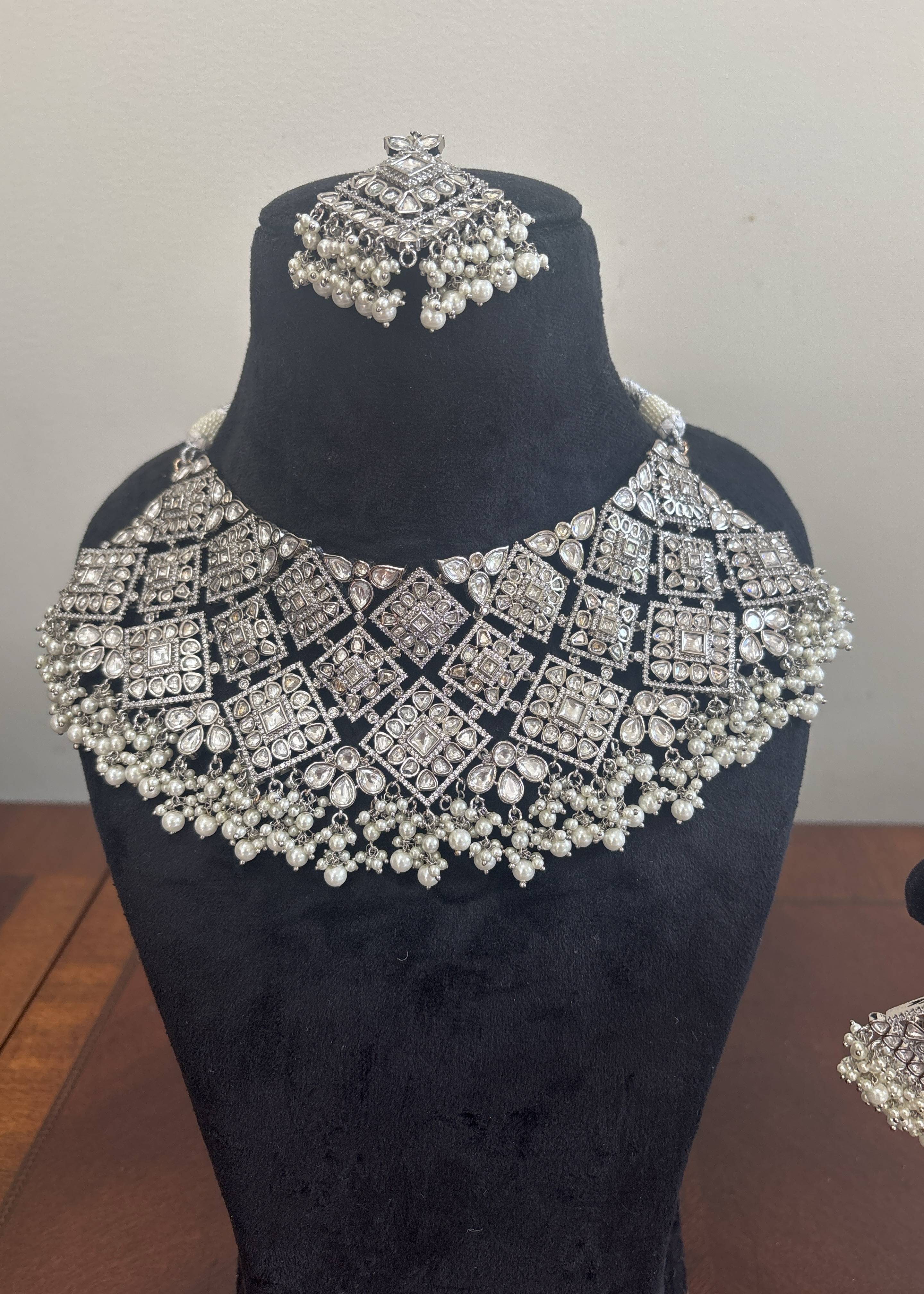 Geometric Polki Bridal Set with Pearl Accents Image - 0