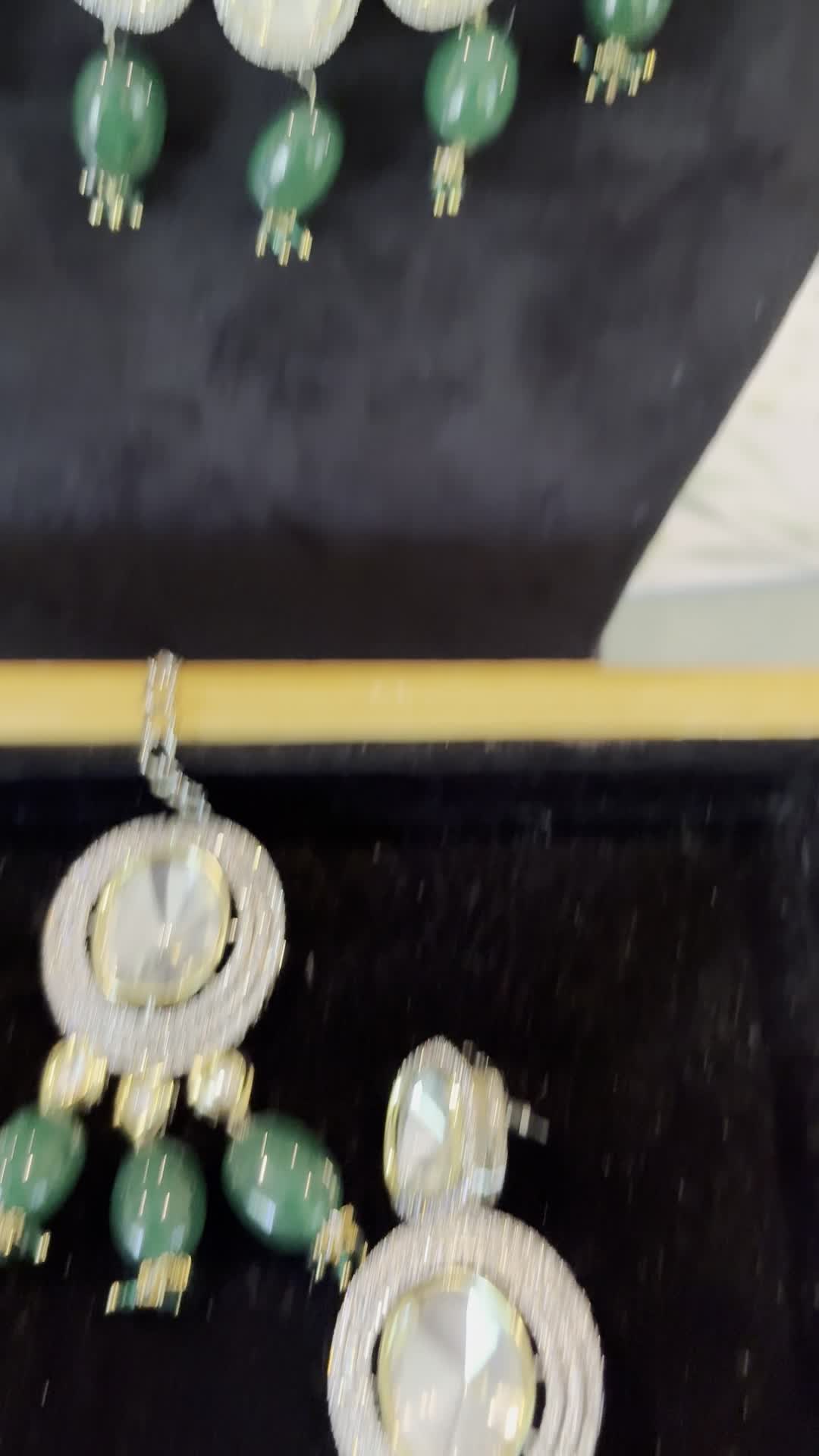 Emerald and Gold Kundan Set Image - 2