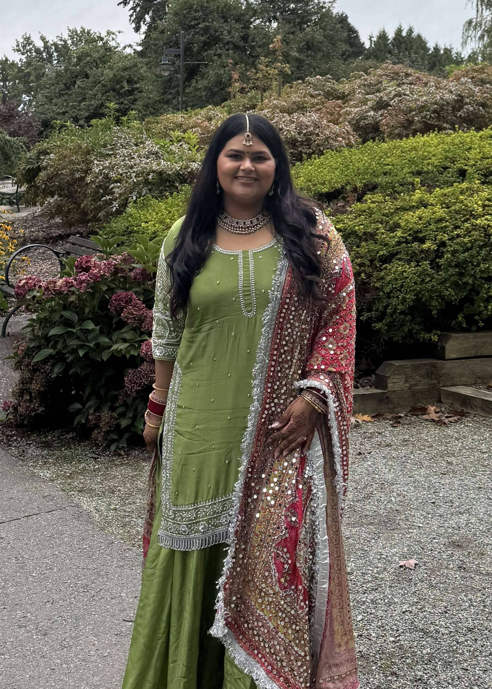 Green Embroidered Kurta Set Image - 1