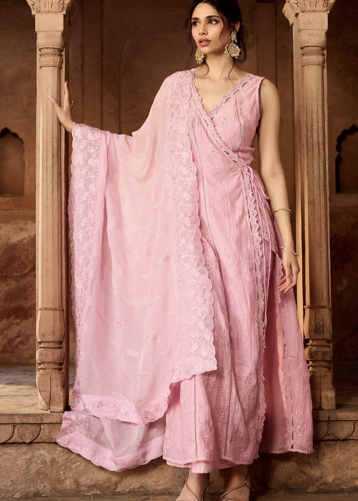 Light Pink Floral Embroidered Kurta Set Image - 0