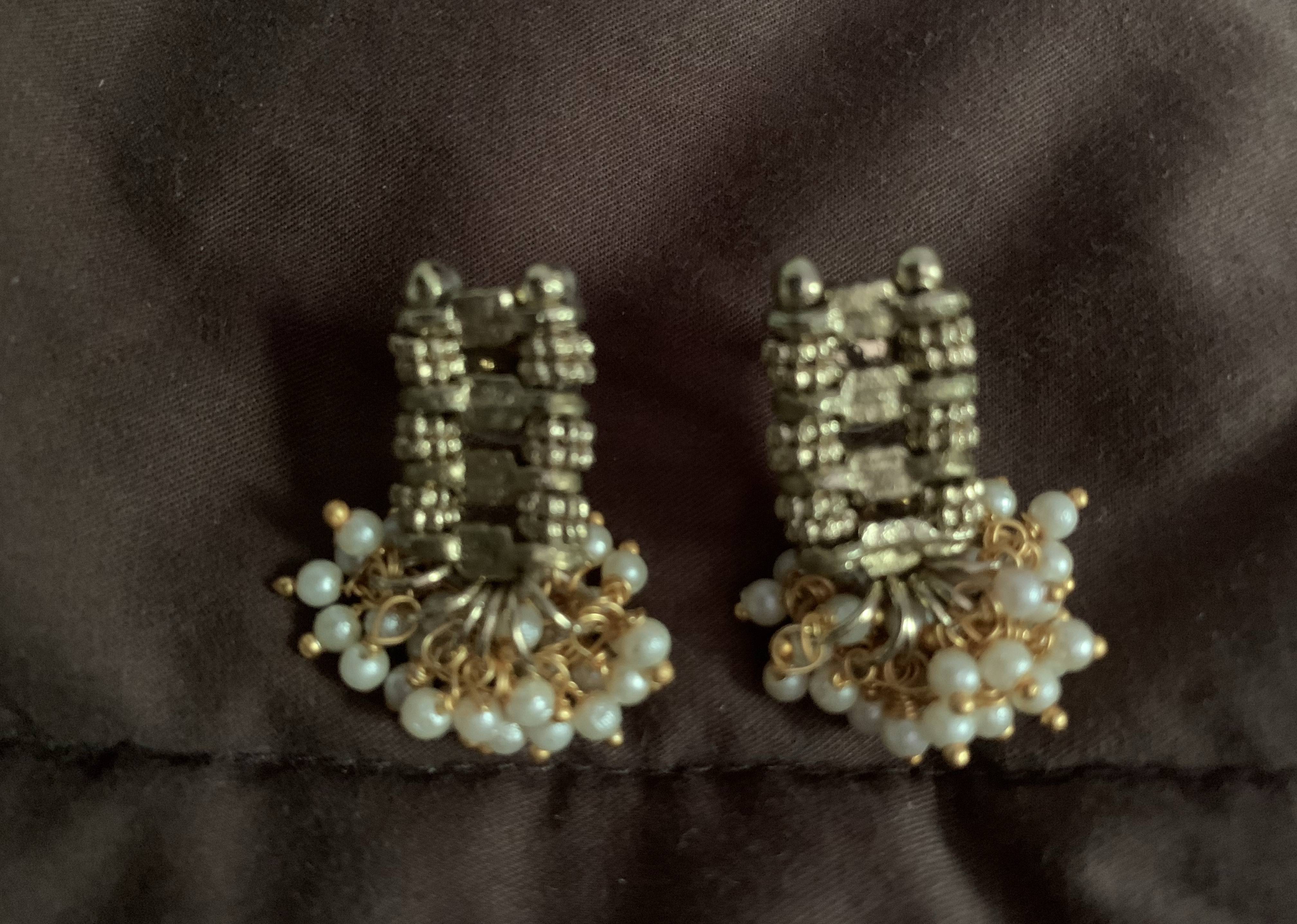 Falak Temple Small Pearl Earring Image - 2