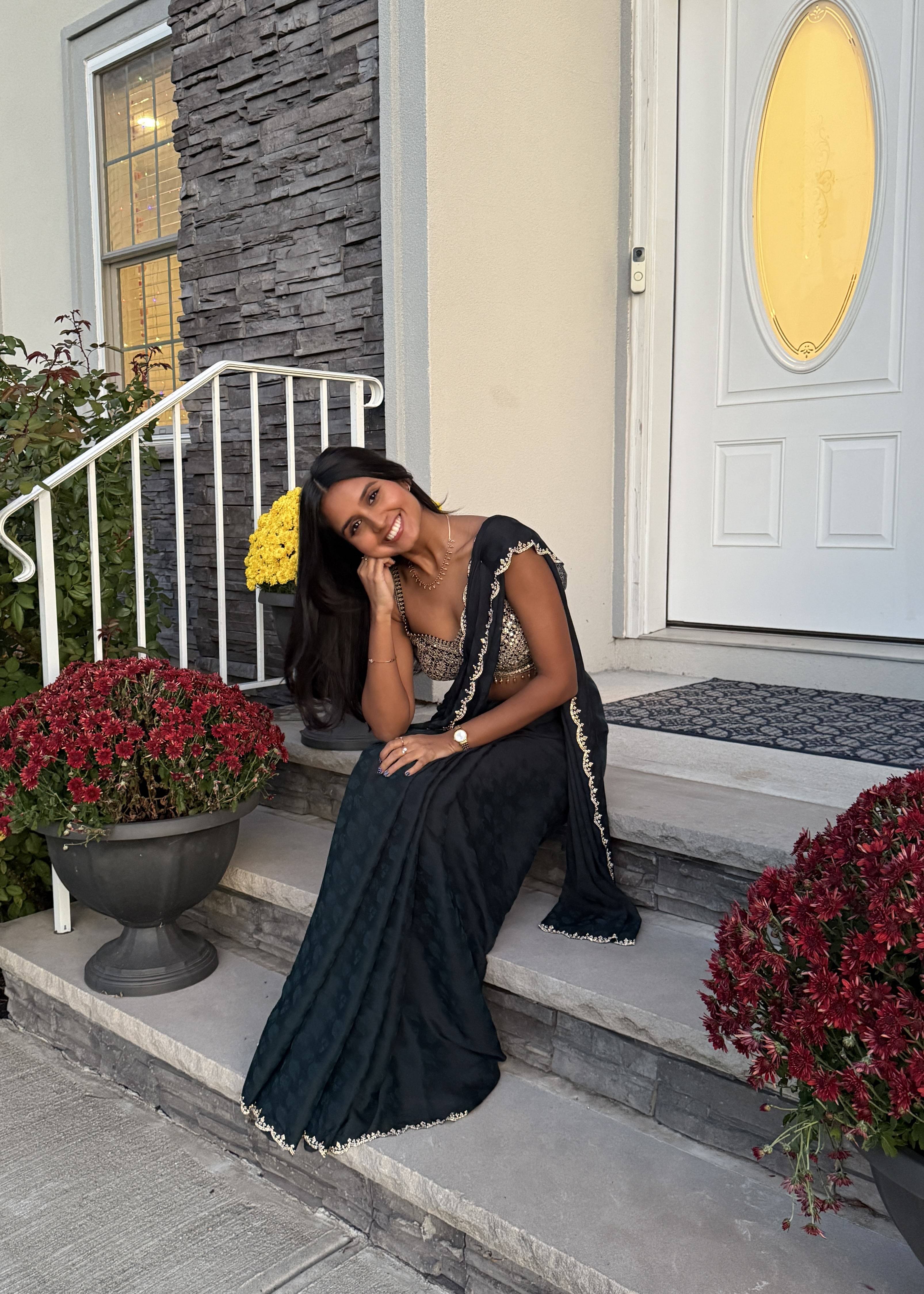 Black and Gold Sari Image - 9