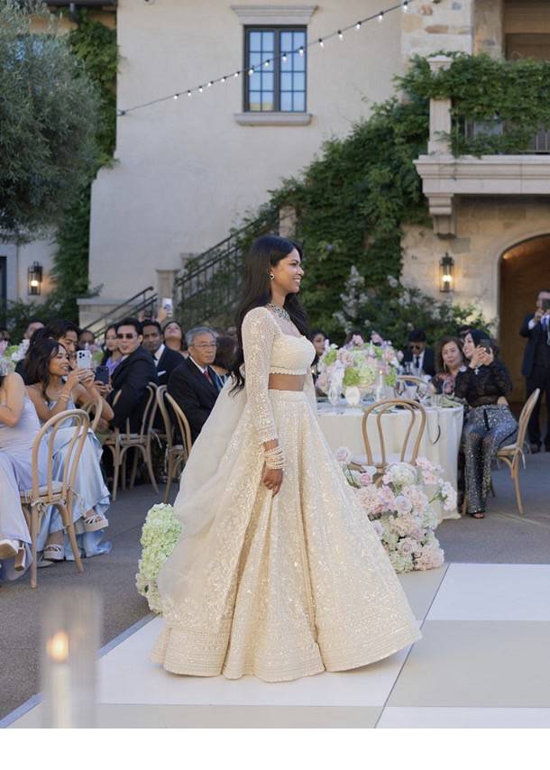 Ivory Bridal Lehenga Image - 5