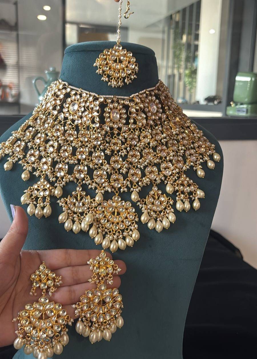 Gold Choker Jewelry Set Image - 0