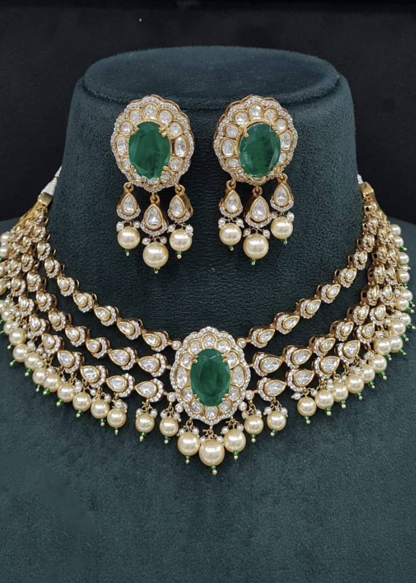Emerald and Gold Jewelry Set Image - 0