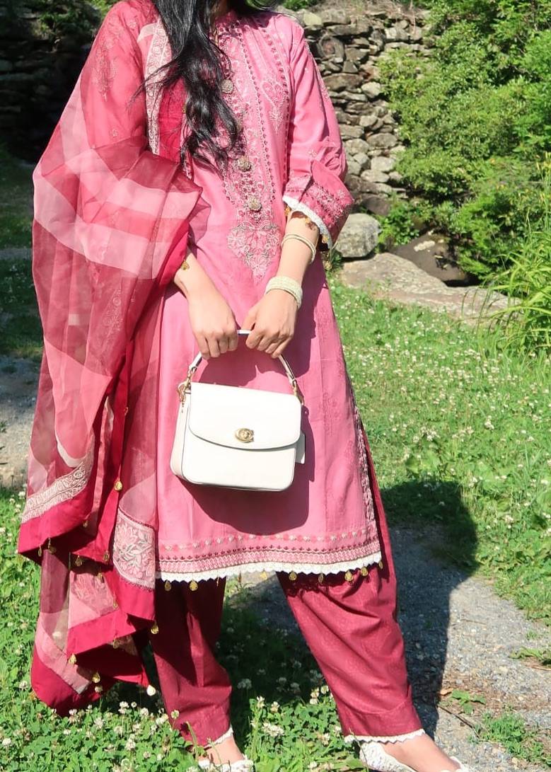 Rose Pink Embroidered Kurta Set with Organza Dupatta Image - 1