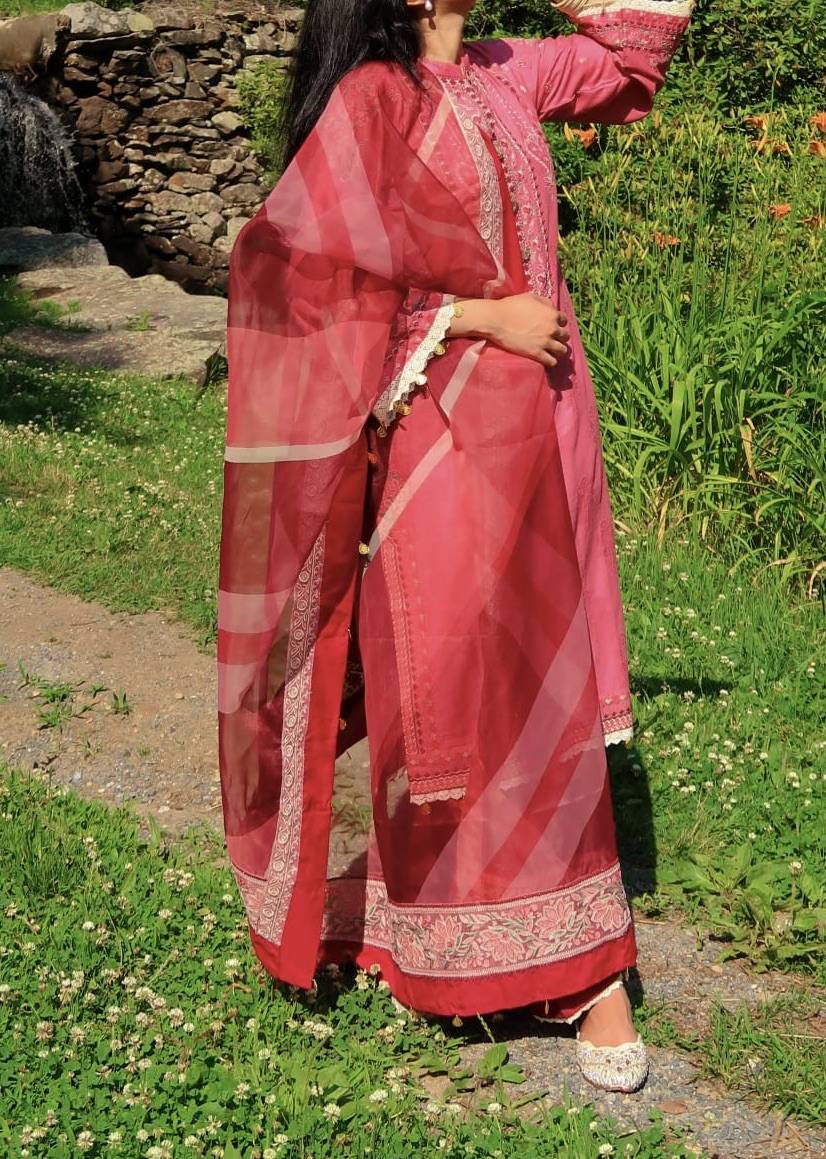 Rose Pink Embroidered Kurta Set with Organza Dupatta Image - 2