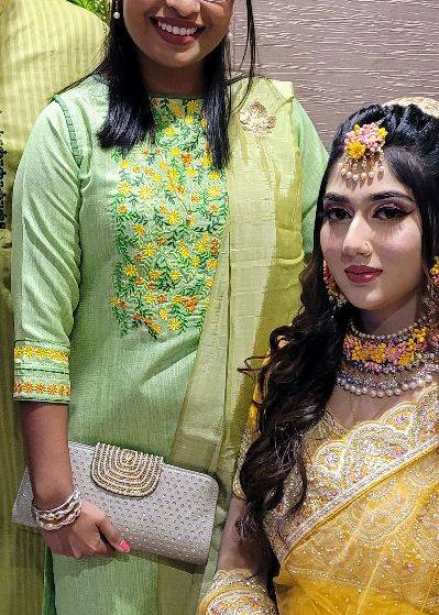 Green Floral Embroidered Kurta Set Image - 2