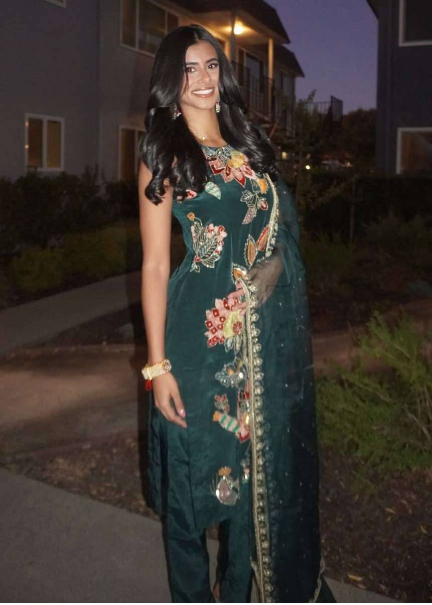 Emerald Green Embroidered Kurta Set Image - 0