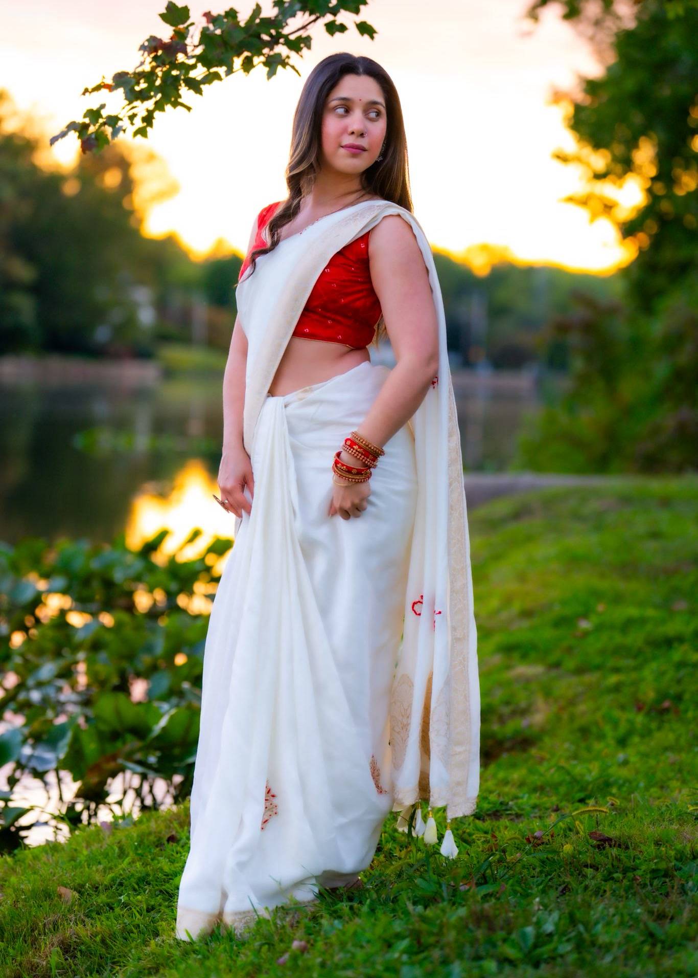 Ivory Zari Border Sari with Red Blouse Image - 0