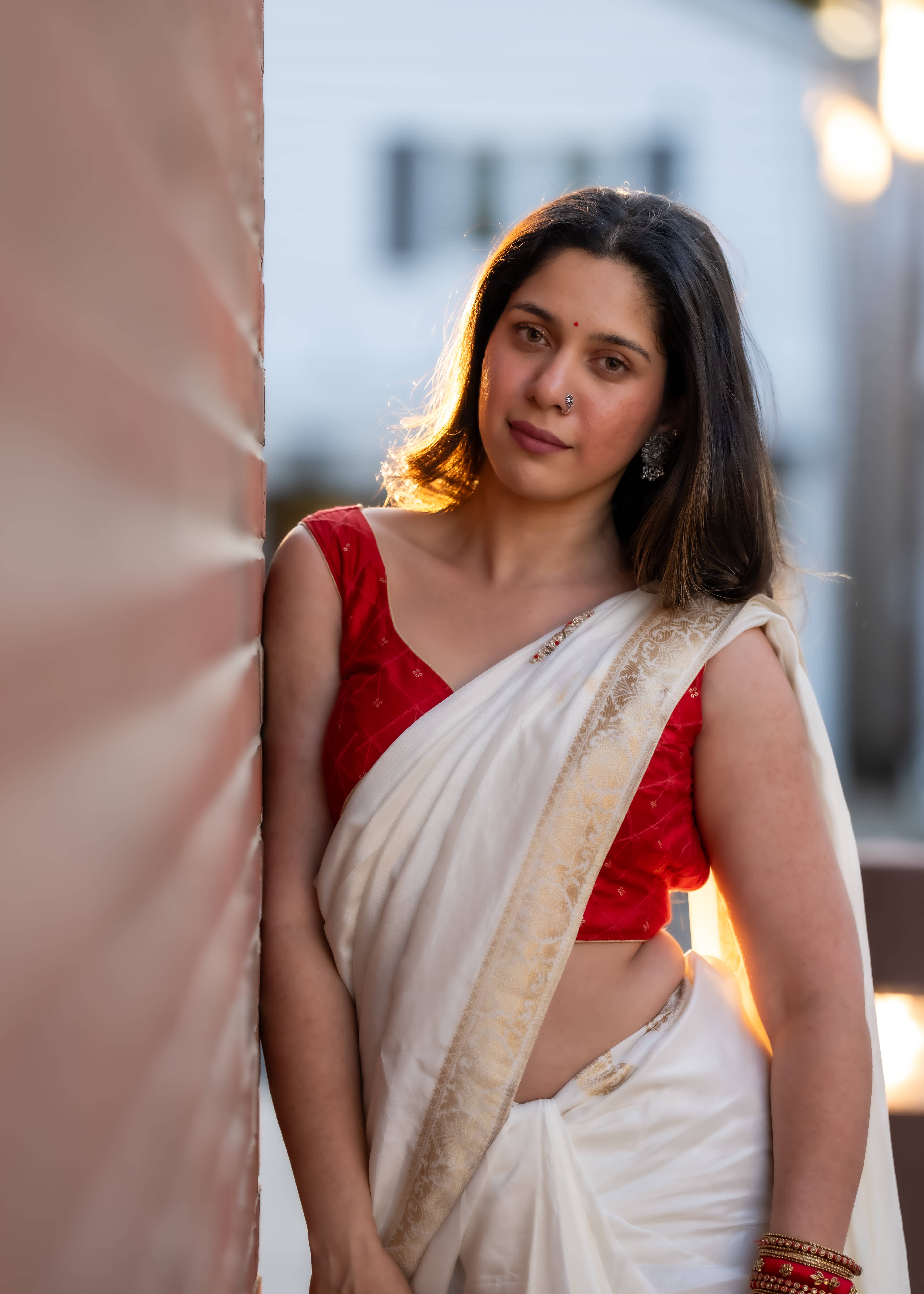 Ivory Zari Border Sari with Red Blouse Image - 2