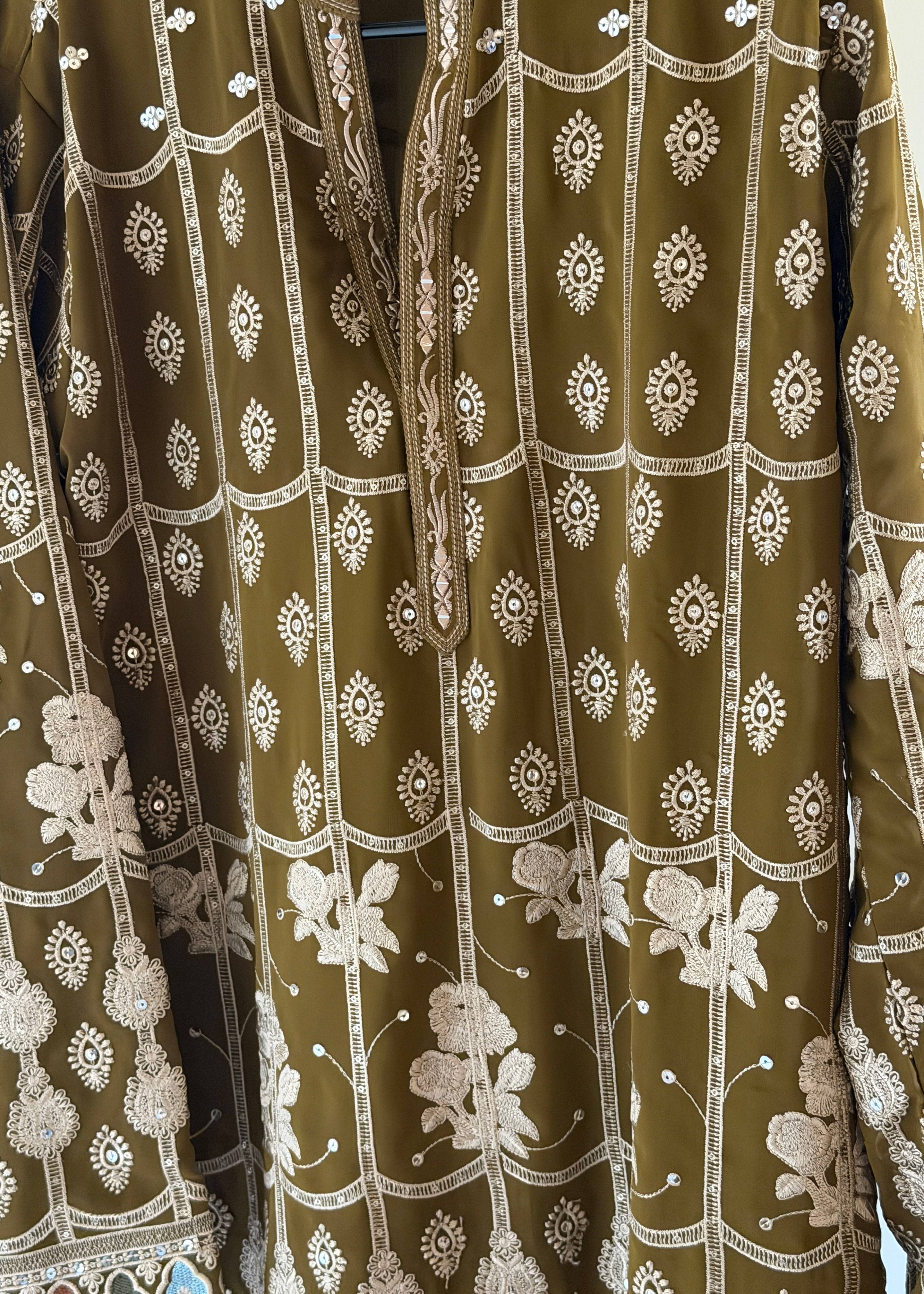 Olive Green Embroidered Men's Kurta Image - 2