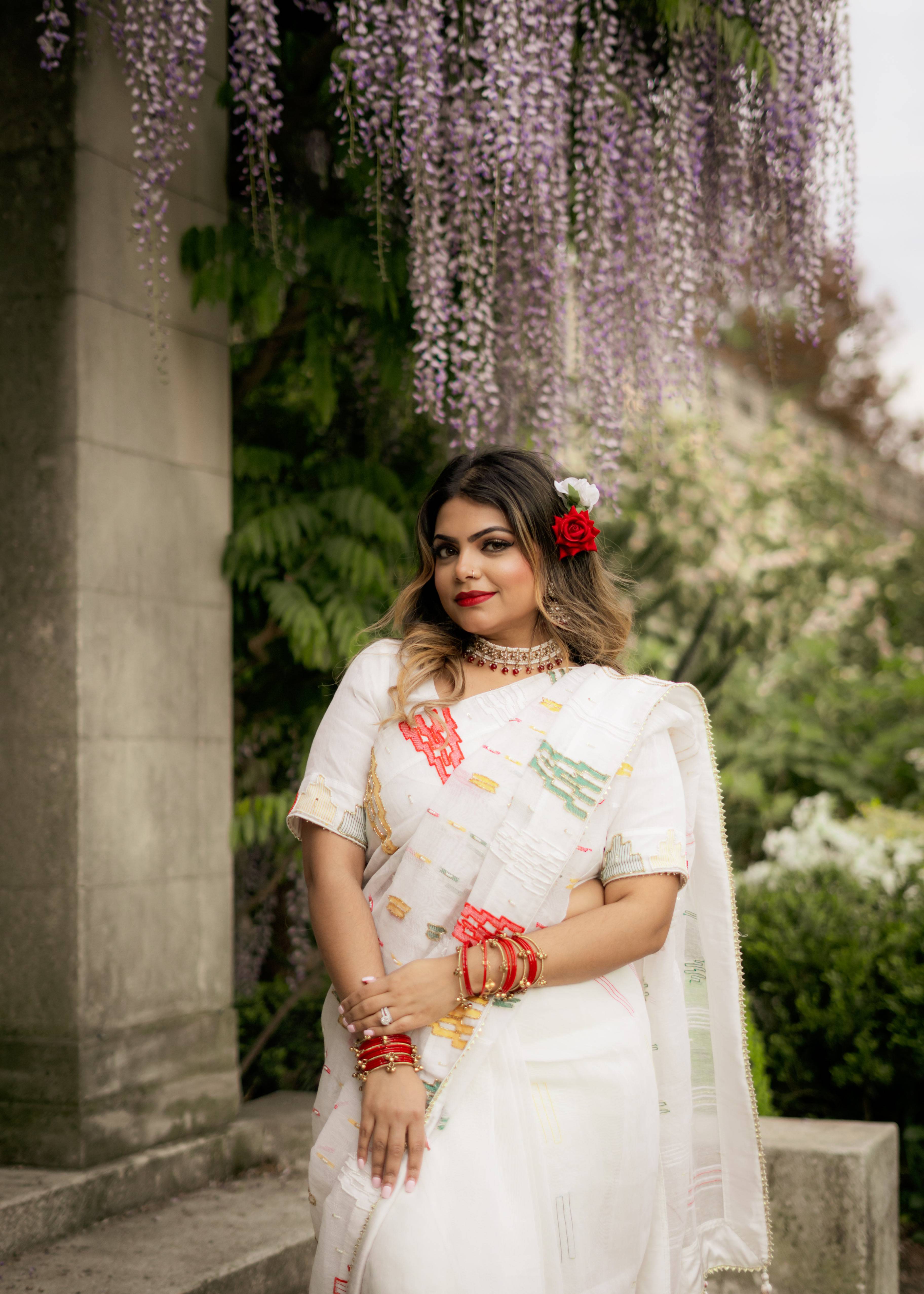 White Jamdani Woven Motif Sari Image - 3