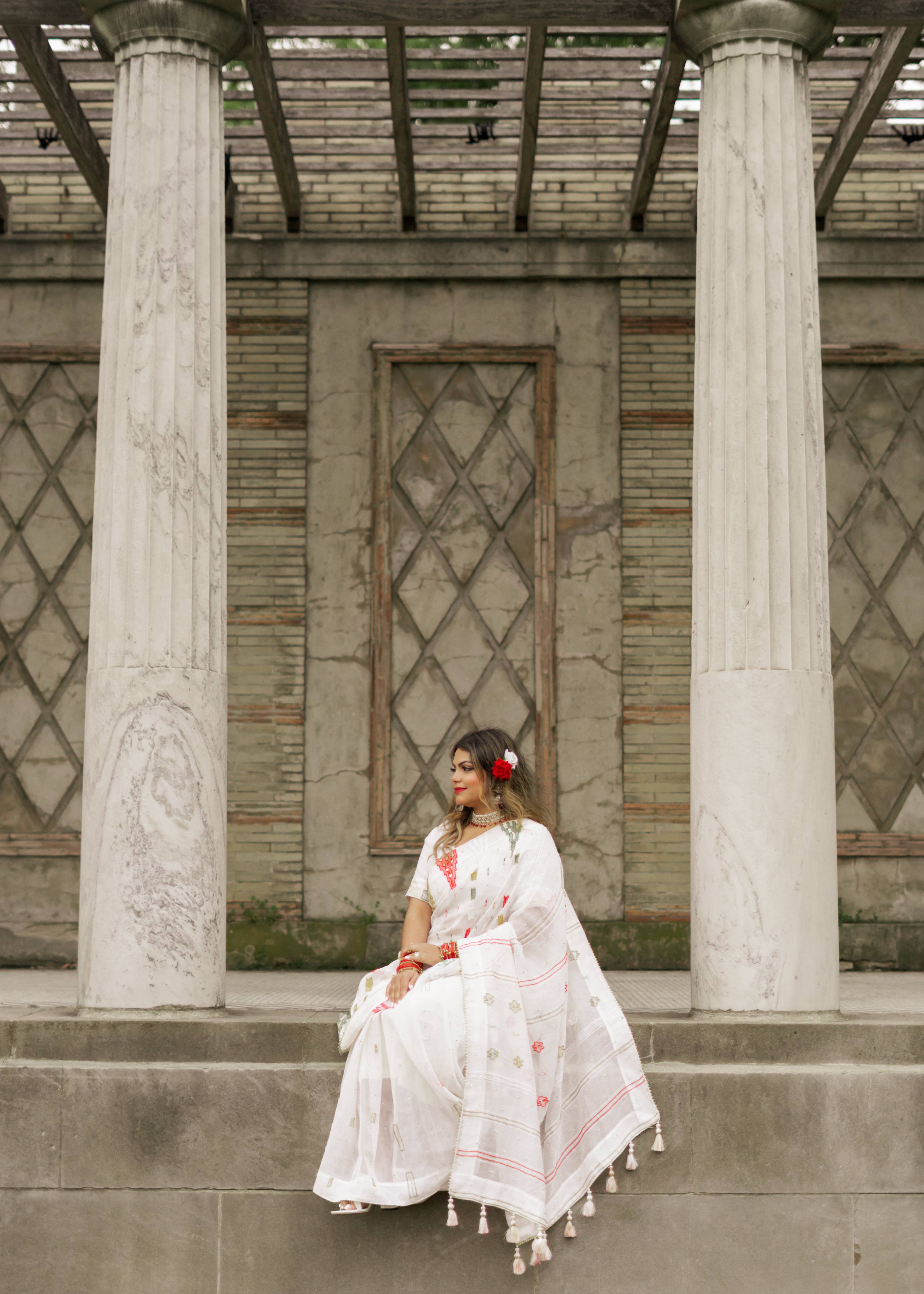 White Jamdani Woven Motif Sari Image - 1